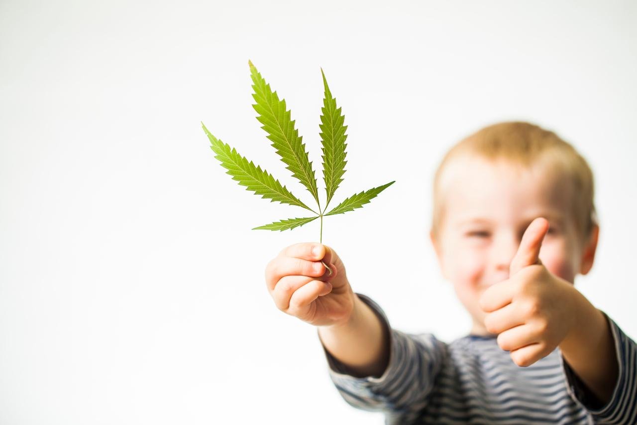Uso de CBD por crianças é seguro e traz benefícios